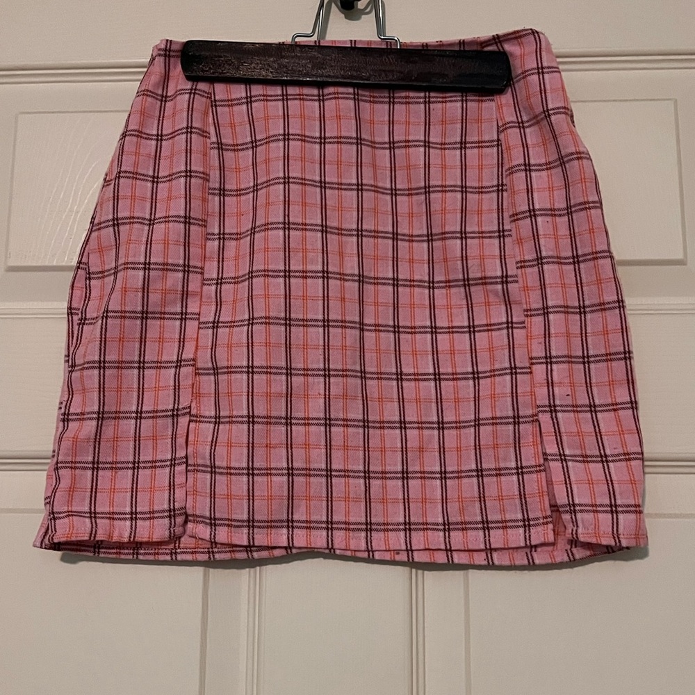 Forever 21 pink plaid skirt with mini leg slits